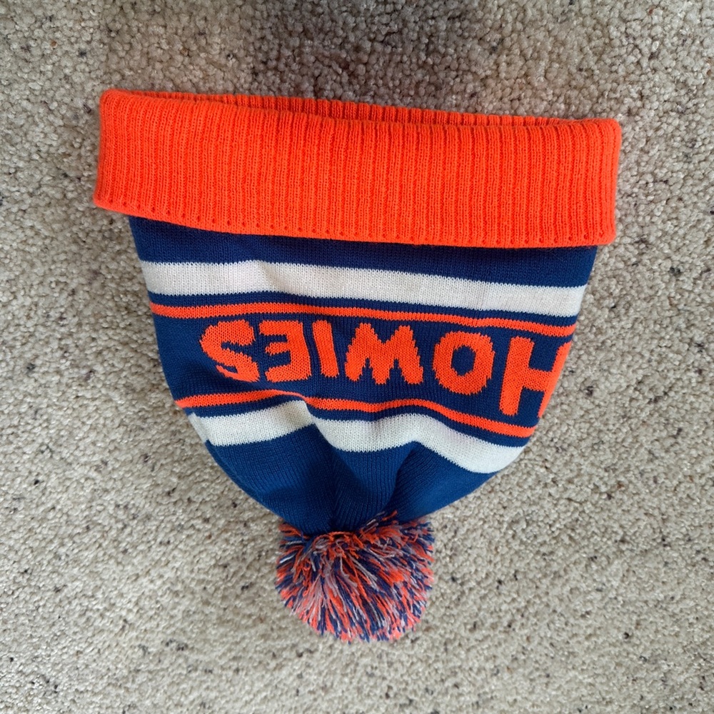 Howie’s Hockey hat Toque